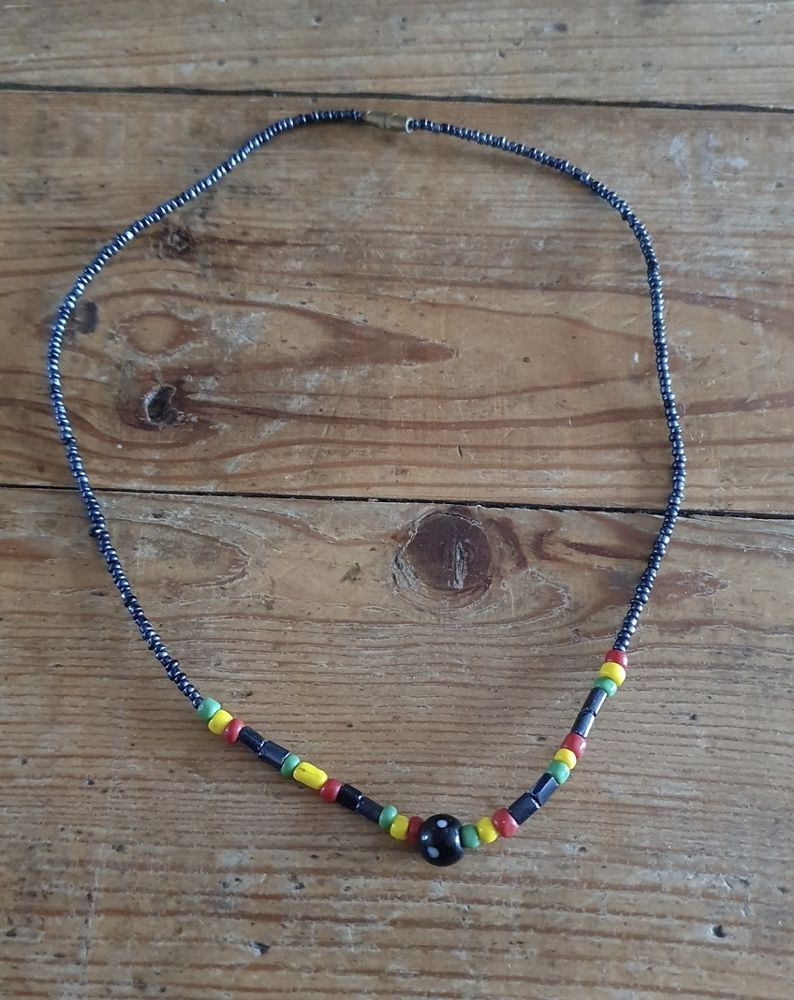 collier de perles vert jaune rouge 2 Monistrol-sur-Loire (43)