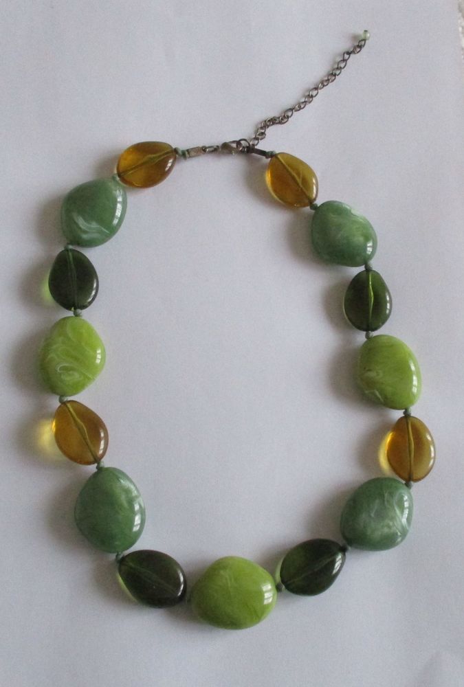 Collier perles vertes jaunes 8 Saint-Andr�-les-Vergers (10)