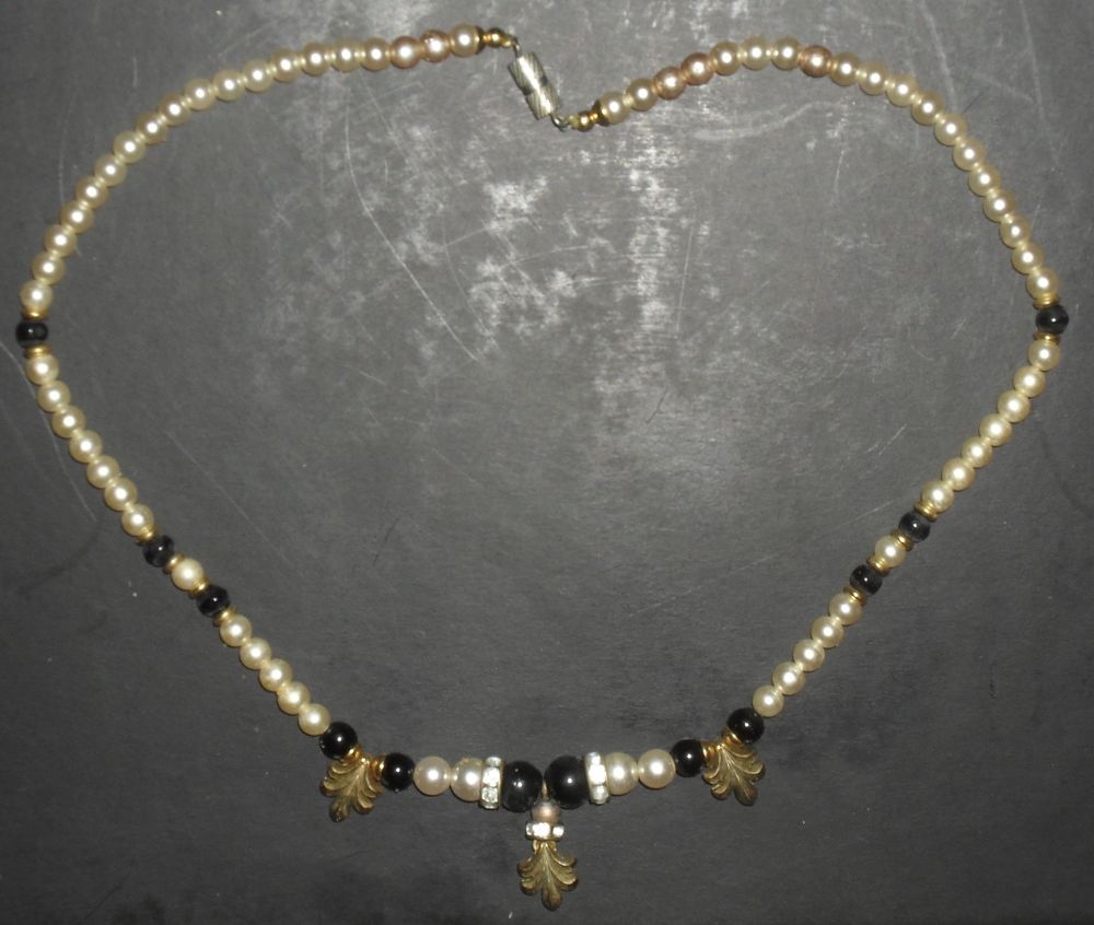 Collier perles L 44,5cm, P 19g 20 Montreuil (93)