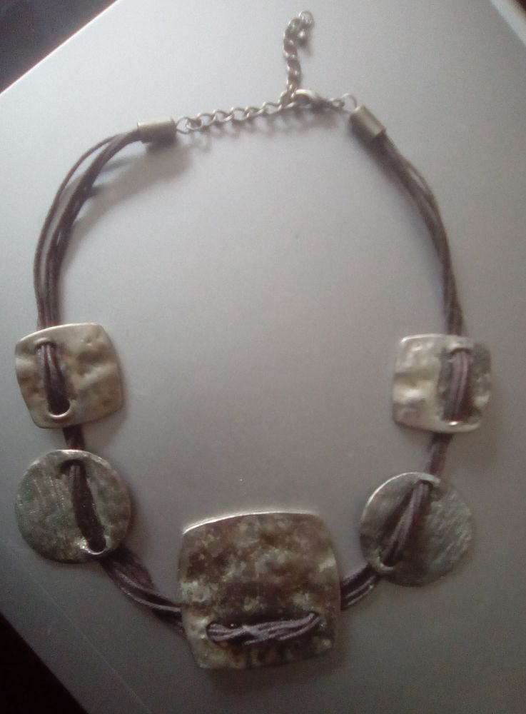 collier plaques rondes et carr�es 10 Beauchamp (95)