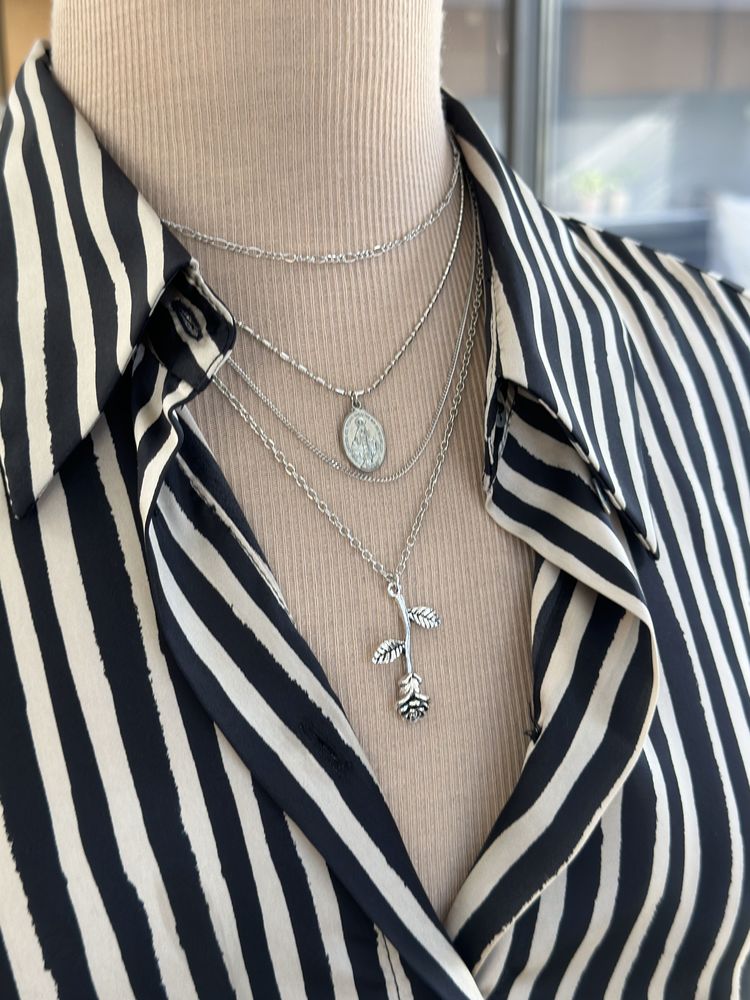 collier plusieurs rangs pendentif m�daille en laiton argent� antiallergique 13 Villiers-sur-Marne (94)