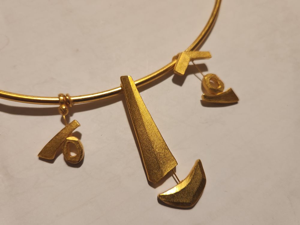 Collier rigide ras-de-cou Visage Christian LACROIX 265 Vigneux-sur-Seine (91)