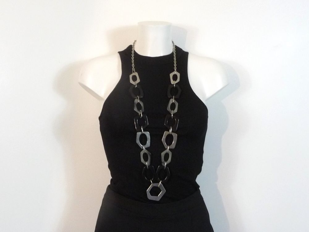 Collier/ Sautoir en M�tal Argent� et Maillons en Plastique 15 Paris 15 (75)