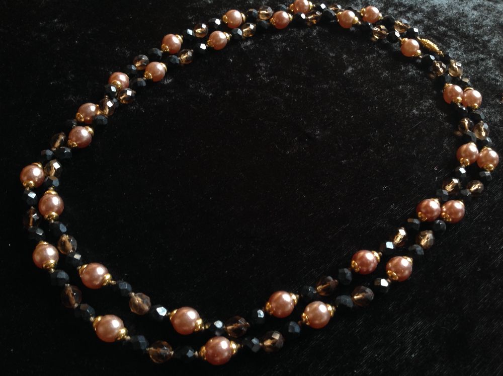 COLLIER SAUTOIR DE PERLES NACR�E NOIR ET TRANSPARENTE Envoi 20 Tr�gunc (29)