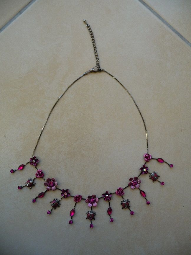 Collier tons roses motifs fleurs et coccinelles - Neuf 15 Celles-sur-Belle (79)