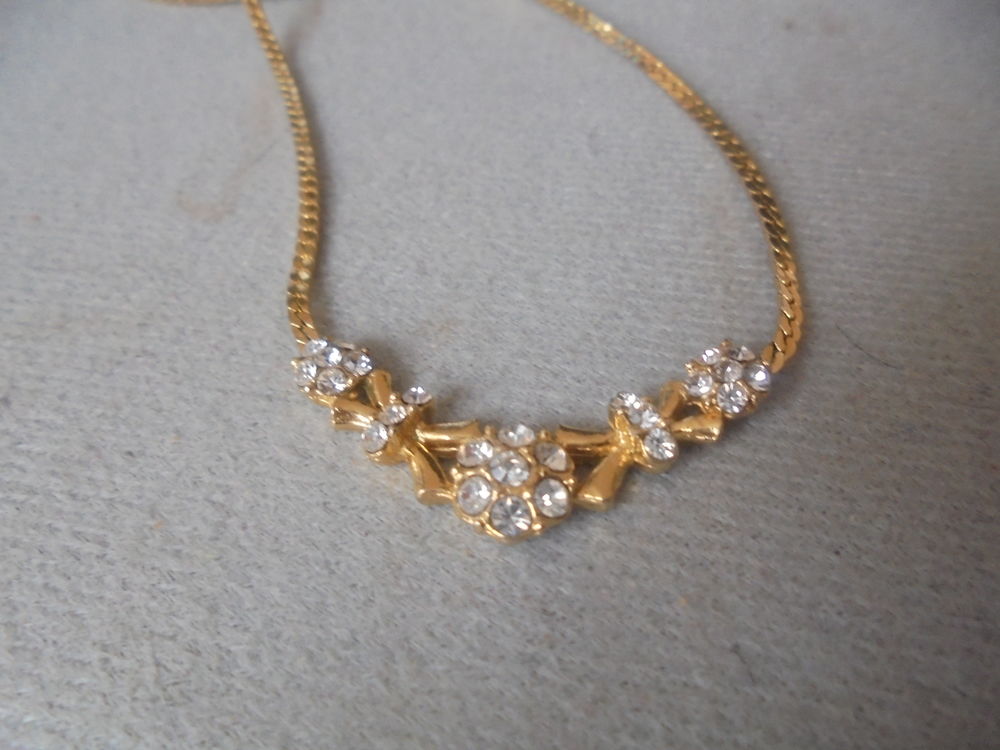 collier et trass , m�tal dor� et trass stranparentes, 4 Romorantin-Lanthenay (41)