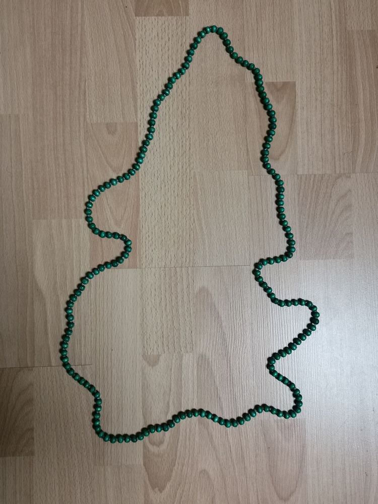 Collier vert sans marque, jamais port�. 8 Villemomble (93)