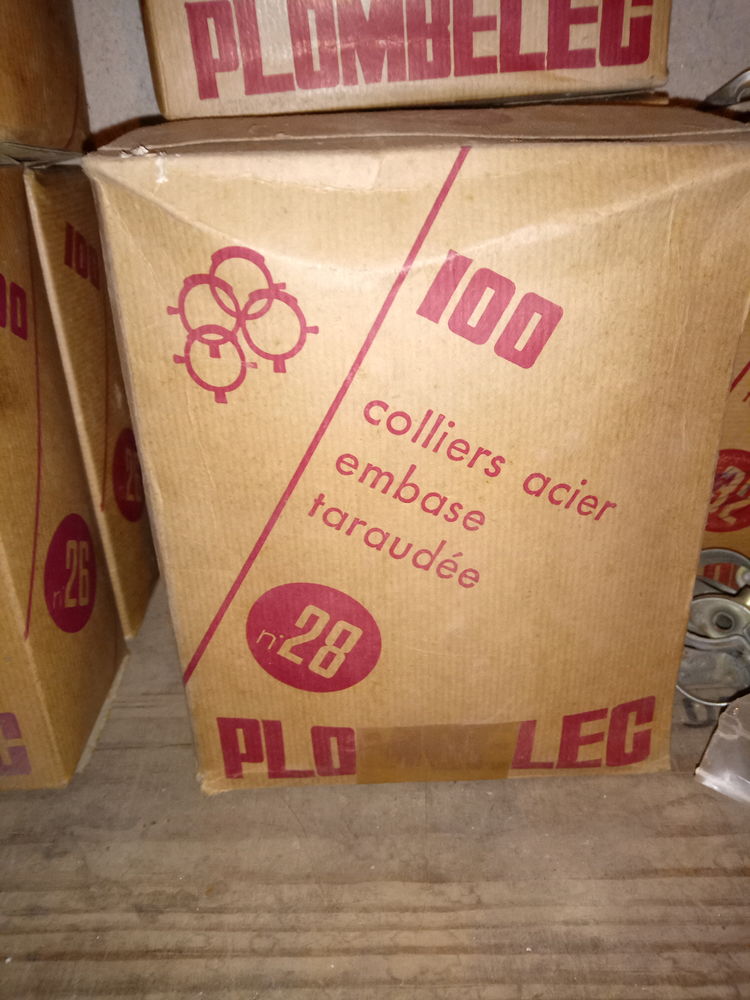 Colliers Atlas � embase taraude pour tuyaux cuivre plomberie 50 Eauze (32)