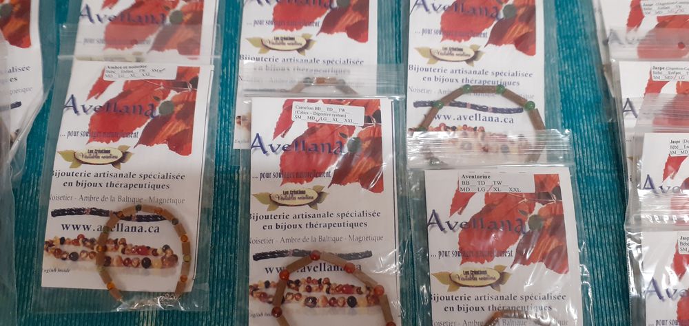 6 colliers et 1 bracelet noisetier avec pierre 7 Frontignan (34)