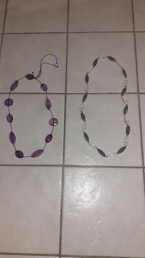 colliers grosses perles plastiques 3 Montcarra (38)