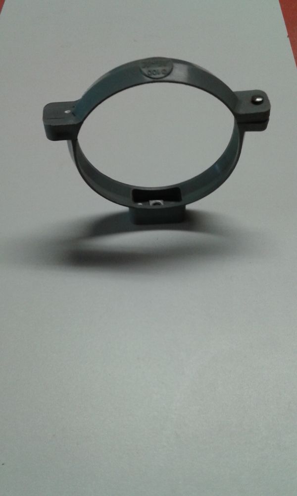 Lot de 8 colliers Nicoll pour tubes diam�tre 100mm 5 Briis-sous-Forges (91)