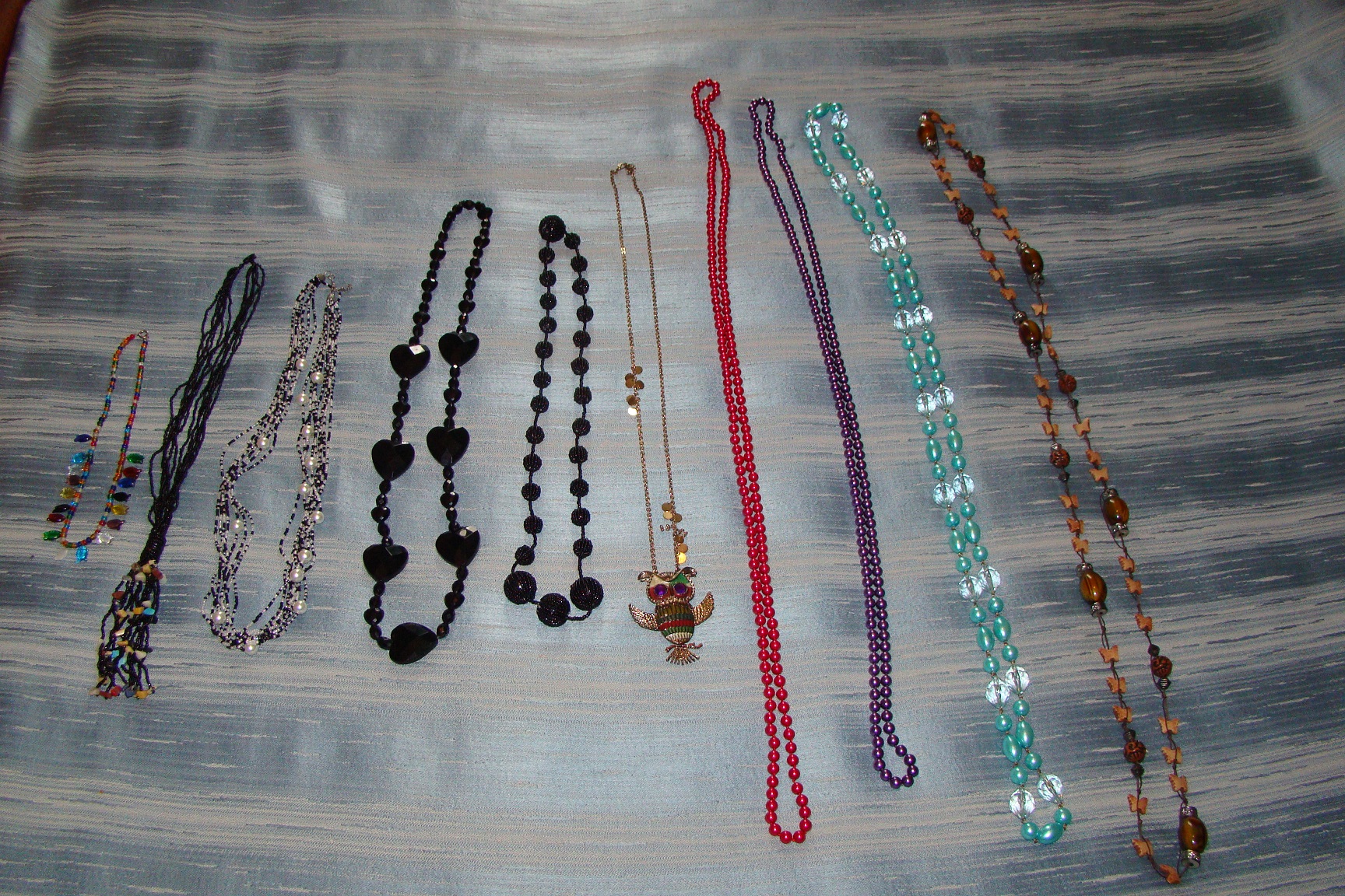 Lot de 10 colliers / sautoirs fantaisie 20 Gargenville (78)