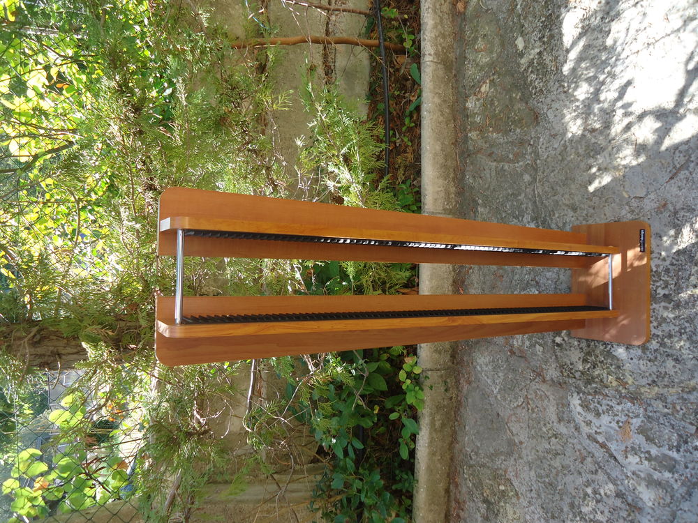 COLONNE EN BOIS POUR RANGER 80 CD .
5 Cabri�s (13)