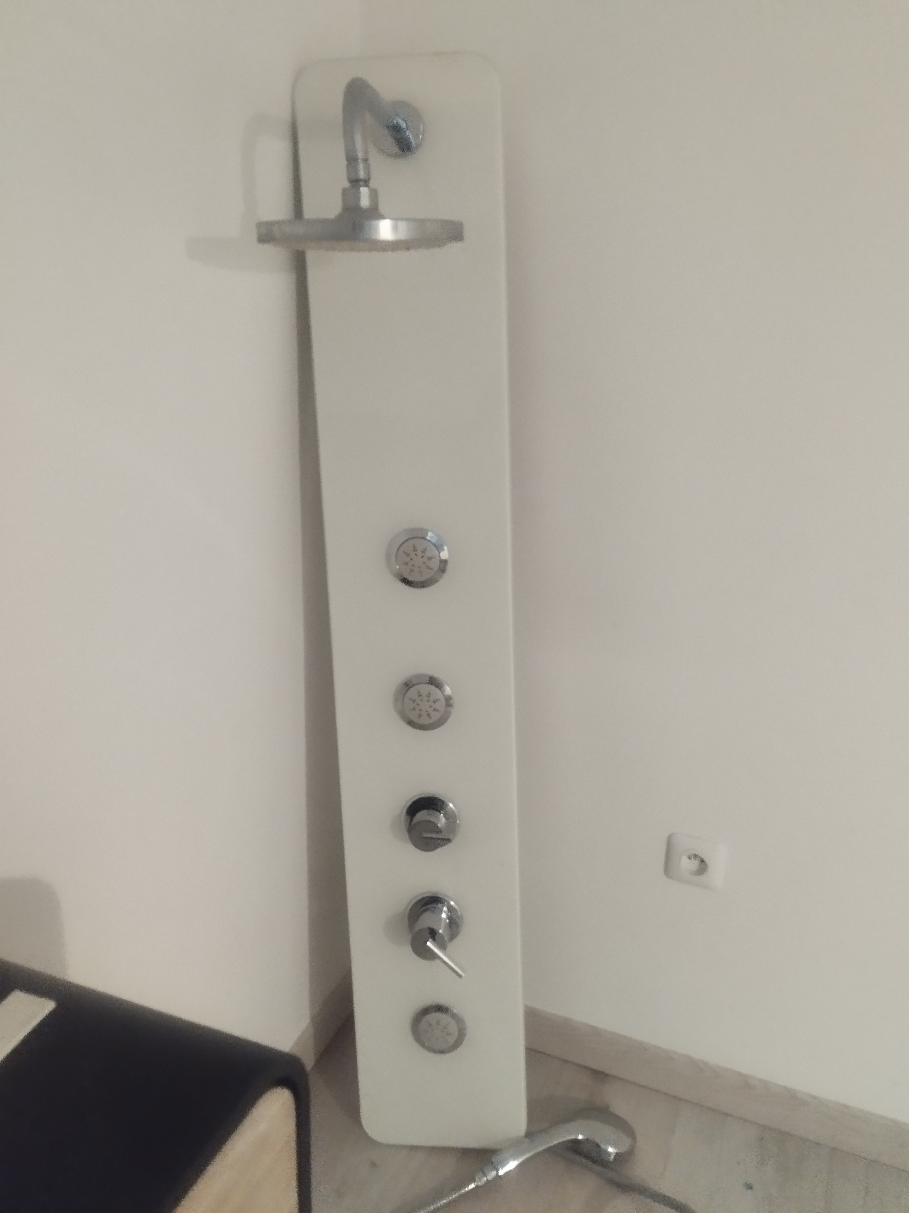 Colonne de douche 60 Paris 8 (75)