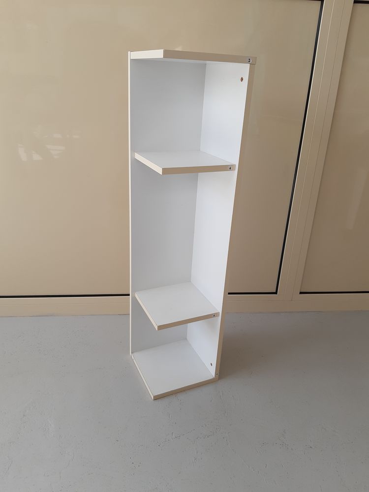 Colonne Etag�re Blanche . 19 Le Vernois (39)