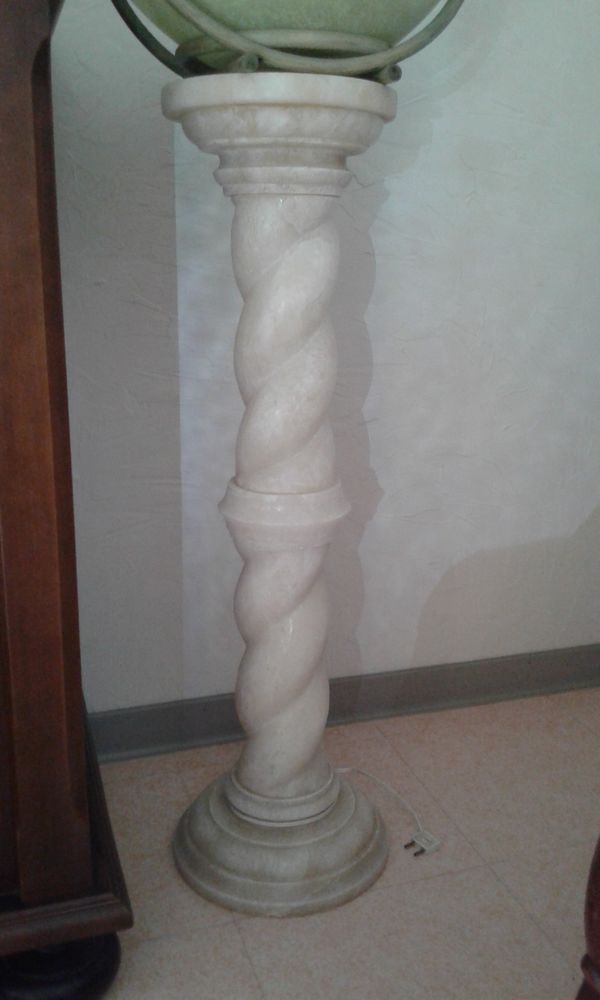 colonne grec avec panier et fruits en verres
15 Montpellier (34)