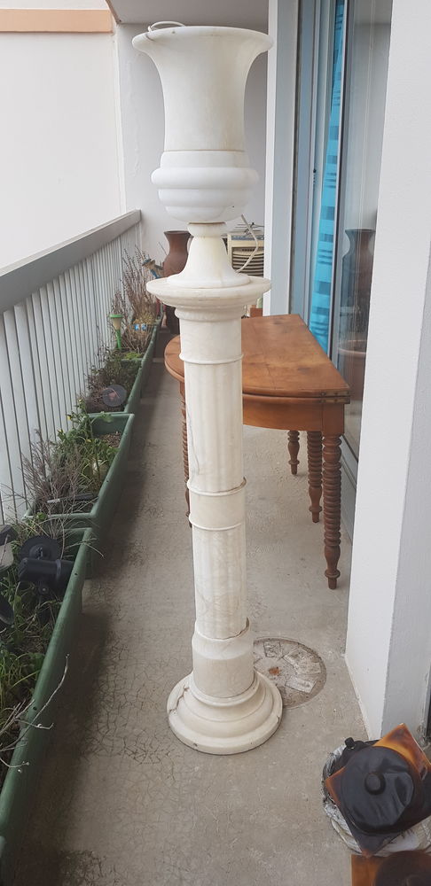 Colonne en marbre et son vase 60 Montpellier (34)