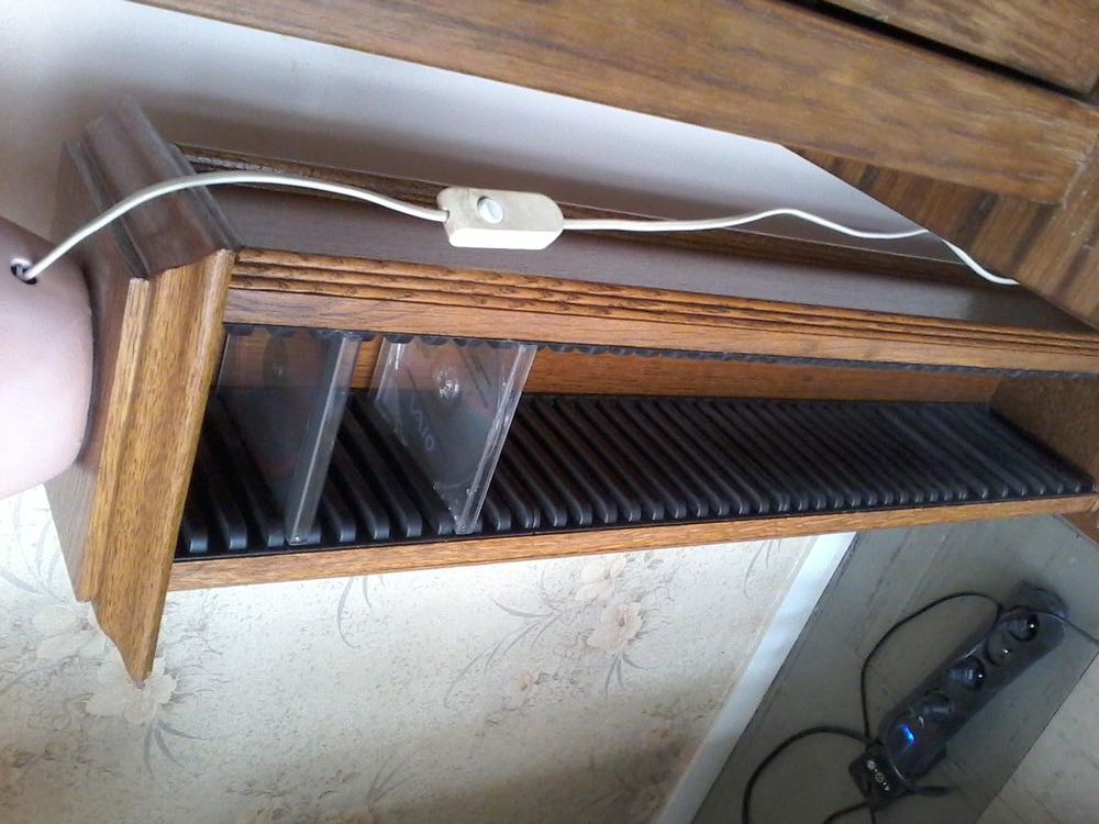 Colonne  pour cd  en ch�ne clair 25 Tourcoing (59)