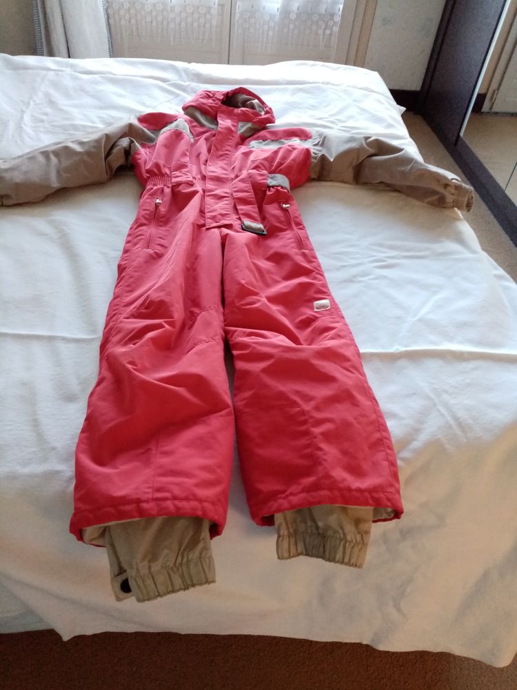 combinaison de ski enfant 6/8 ans 8 Beaulieu-sur-Dordogne (19)