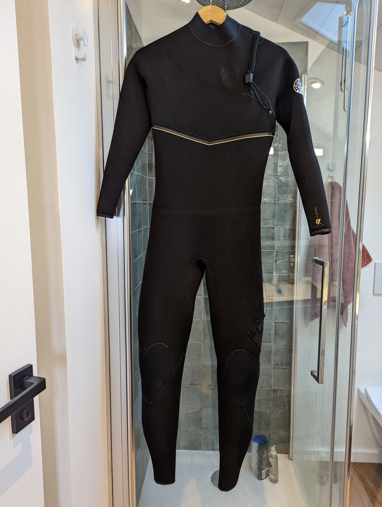 NEW - Combinaison Femme - Ripcurl E7 Bomb Edition limit�e 250 Gu�thary (64)