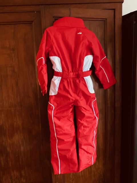 ARE
COMBINAISON DE SKI FILLE OU GARCON.
COULEUR ROUGE 15 Cassis (13)
