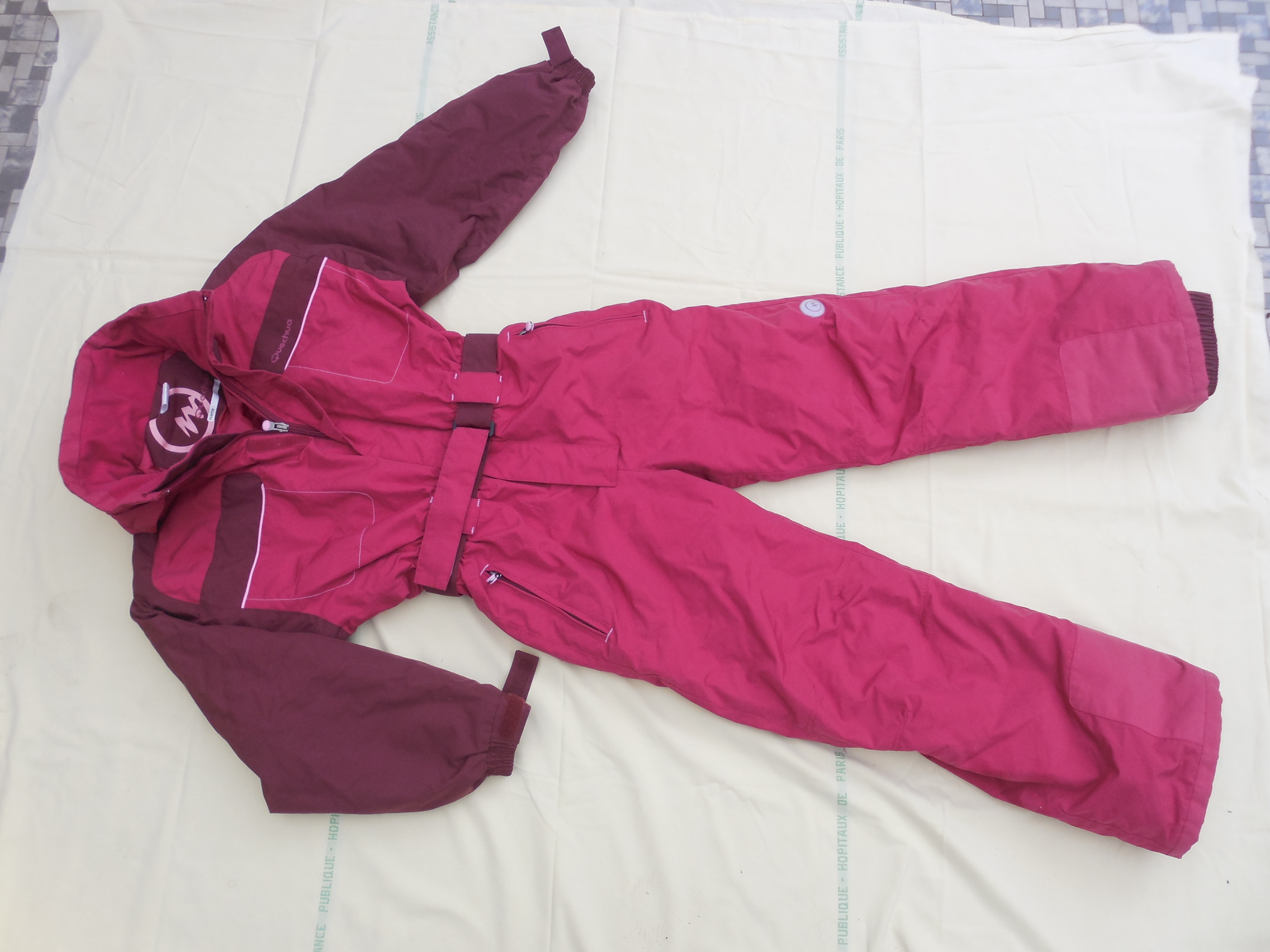 combinaison de ski  , + gante  taille 10 ans 30 Pontault-Combault (77)