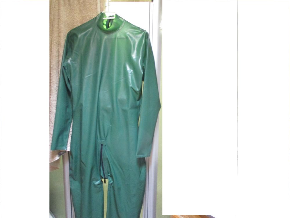 combinaison en latex Taille XXL 220 Pia (66)