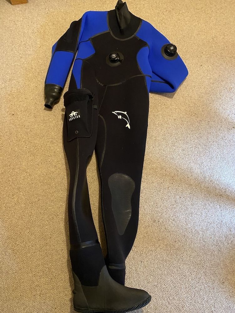 Combinaison de plong�e �tanche neuve (moins de 10 plong�es), 450 Boulogne-Billancourt (92)