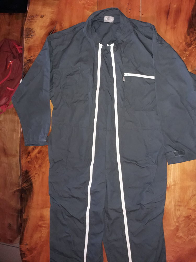 Combinaison de travail taille 7 15 Loire-sur-Rh�ne (69)