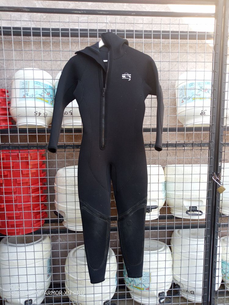 Combinaisons n�opr�nes monopi�ce 5,5 mm BE
40 Puich�ric (11)