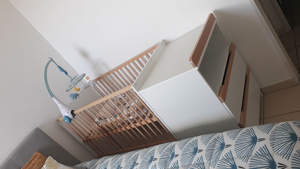 Lit combin� �volutif (berceau + commode table � langer) 300 Saint-Denis (97)