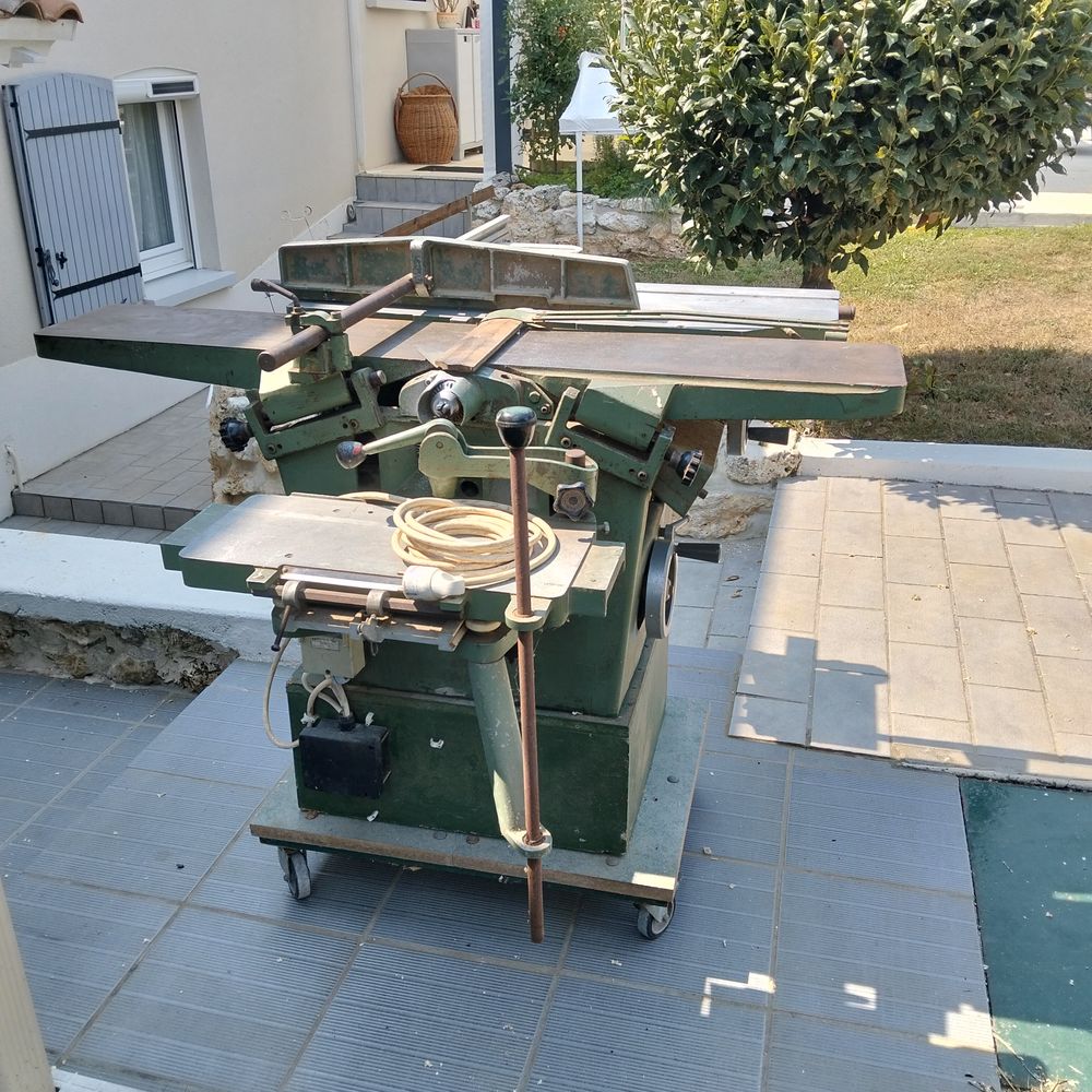 Combin� LUREM c210b 
1000 Saint-Porchaire (17)