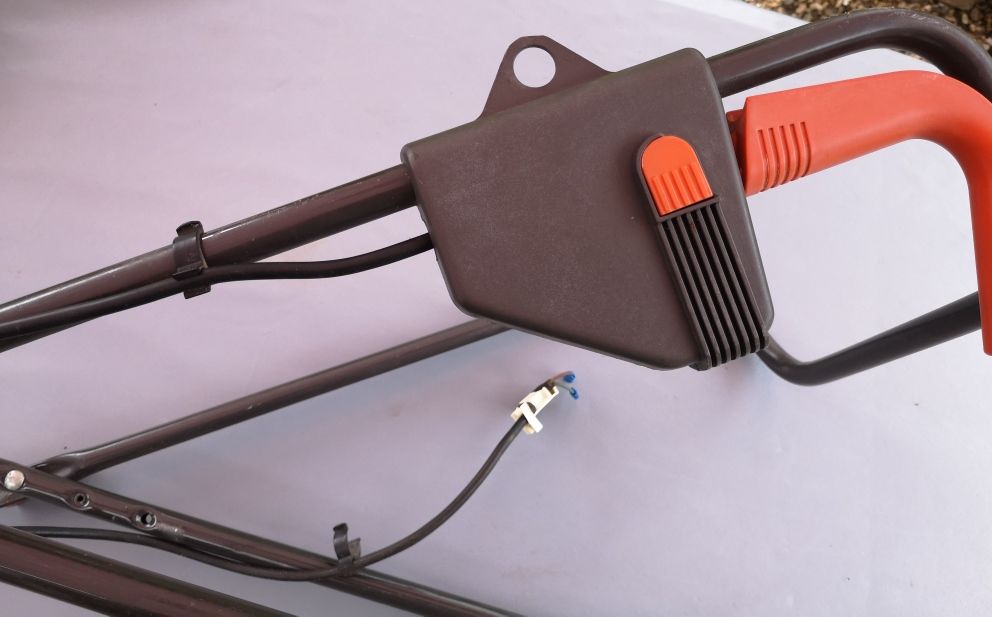 Commande de tondeuse �lectrique 10 Sallaumines (62)