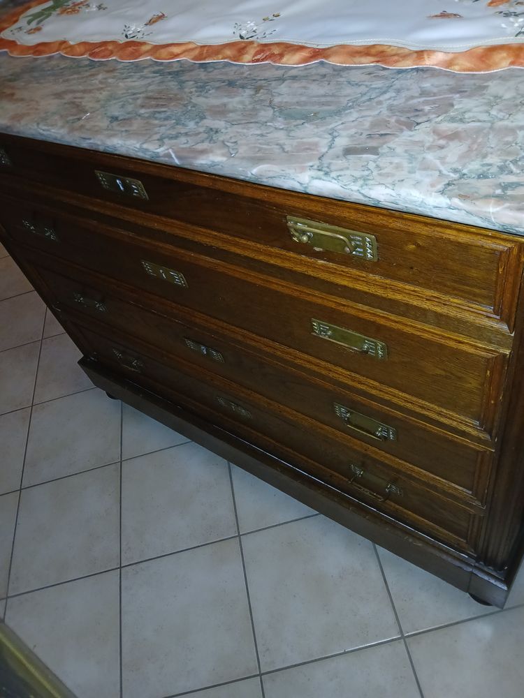 Commode ancienne,
0 Hagondange (57)