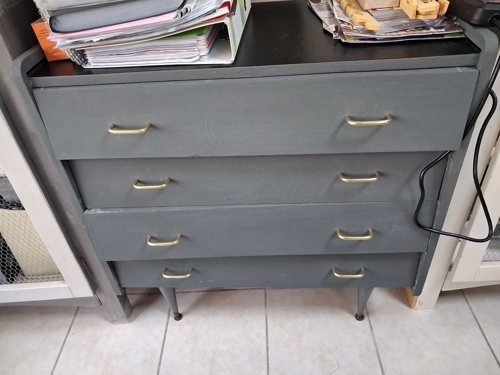 Commode ann�es 50 relookee
repeinte en gris 25 La Roche-sur-Yon (85)