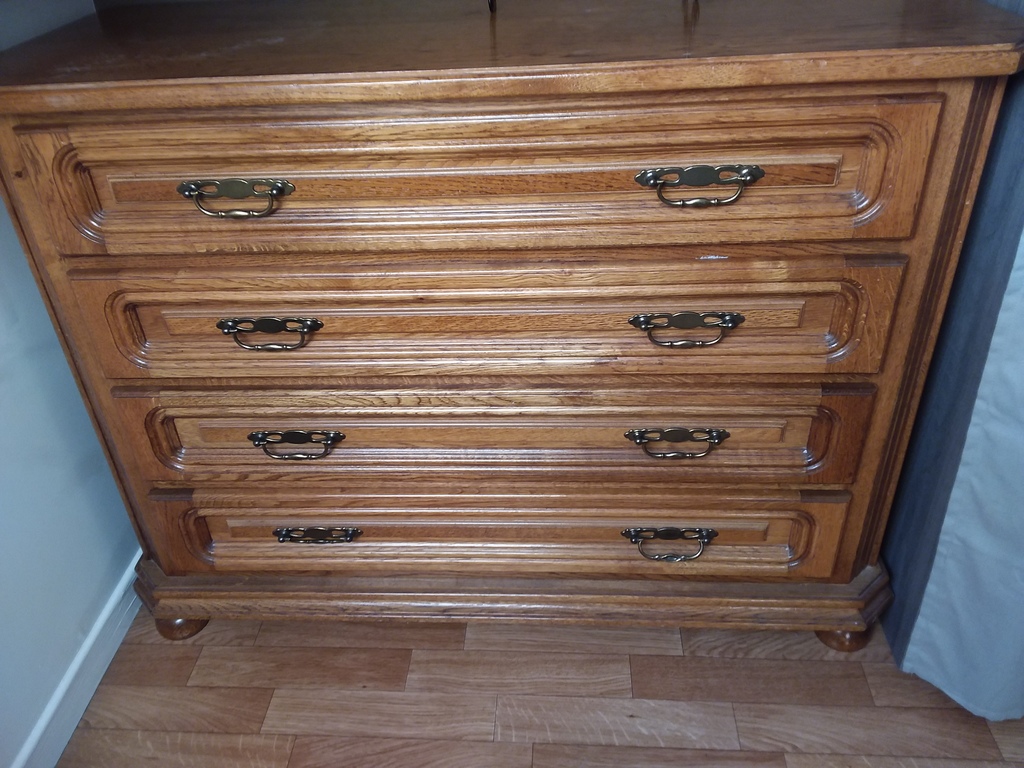 Commode en bois ch�ne � cinq tiroirs 40 Valenciennes (59)