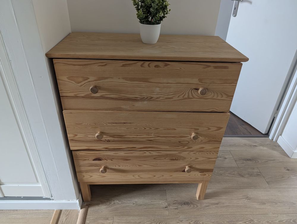 Commode en bois hauteur 92cm et largeur 79cm 25 �ragny (95)