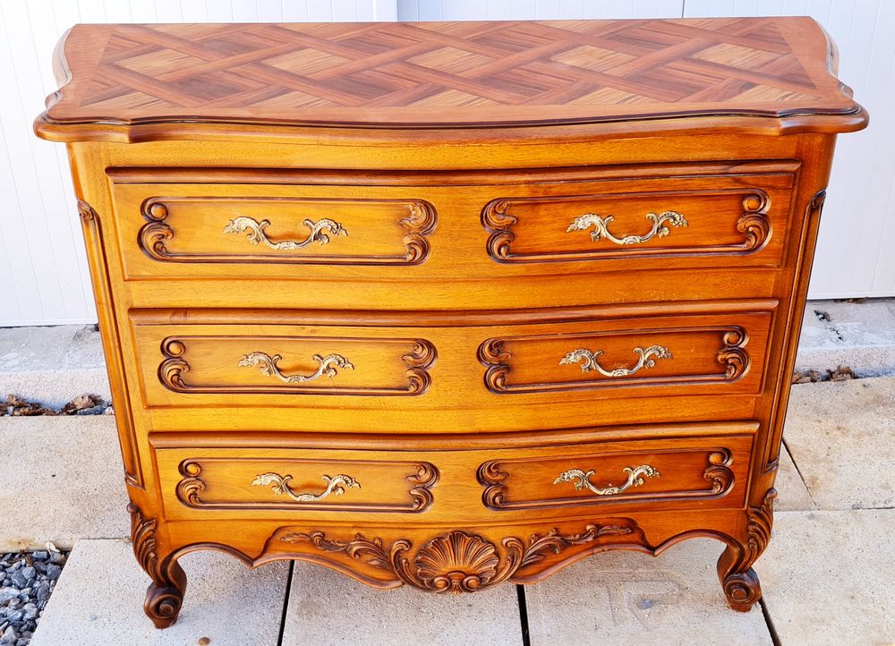 Commode en bois massif, type proven�al, style LXV 260 Saint-Jean-de-Crieulon (30)