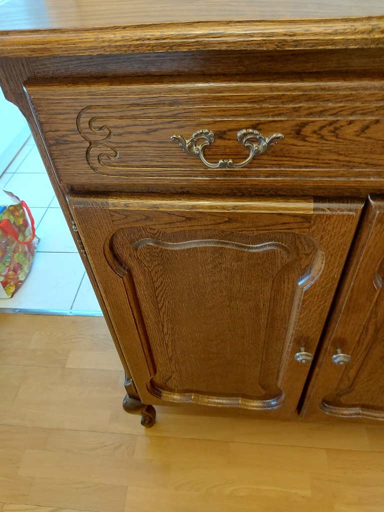 Commode en bois sculpt� avec poign�es m�talliques 35 Cholet (49)