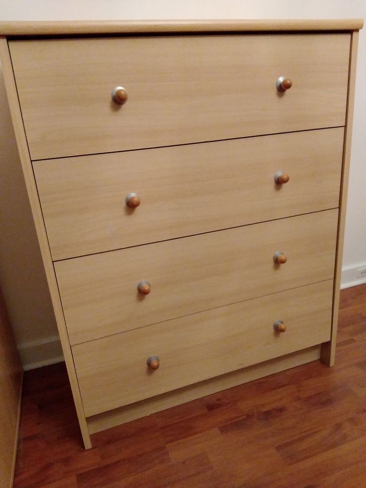 Commode en bois.
4 tiroirs 50 Rueil-Malmaison (92)