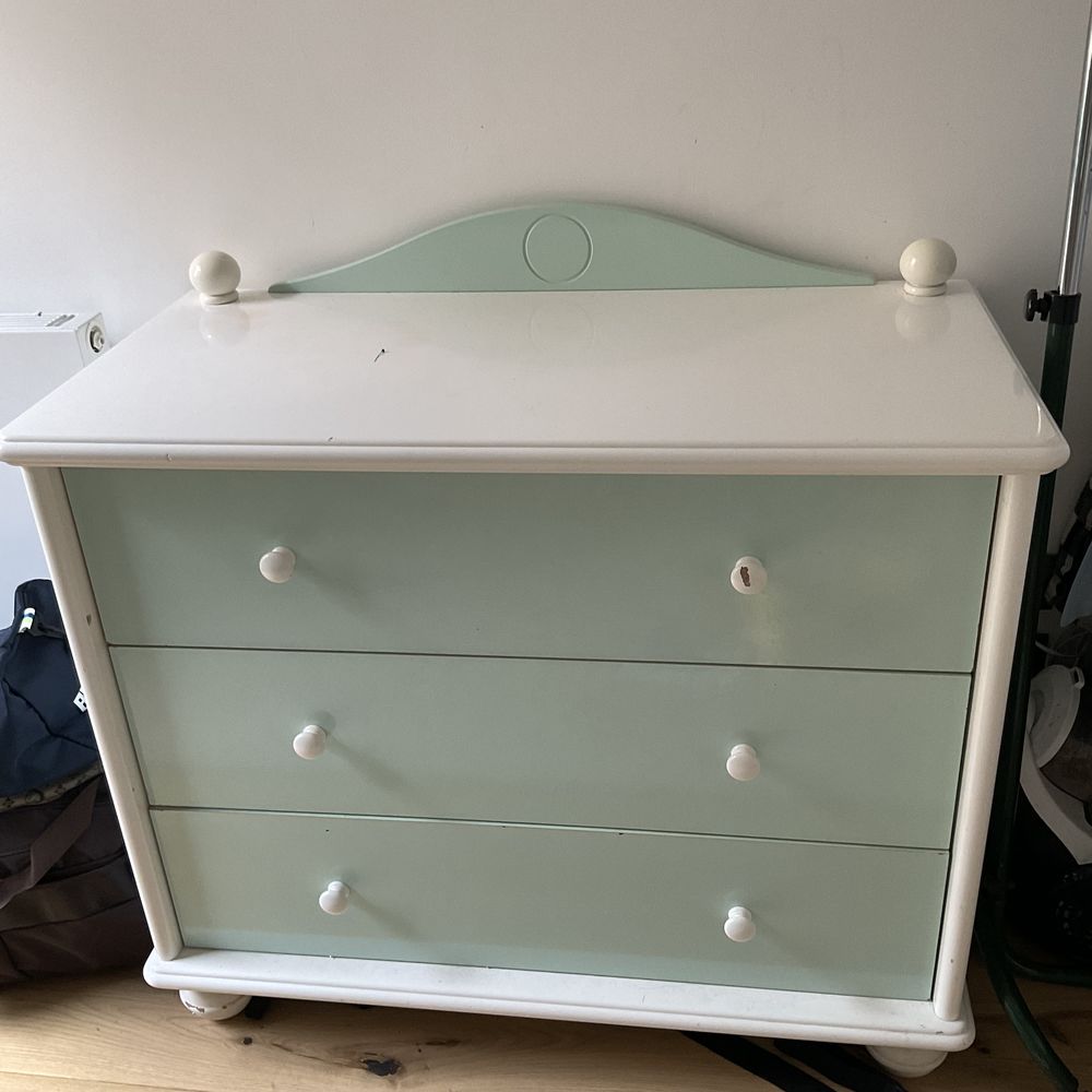Commode en bois vert 40 Noisy-le-Grand (93)