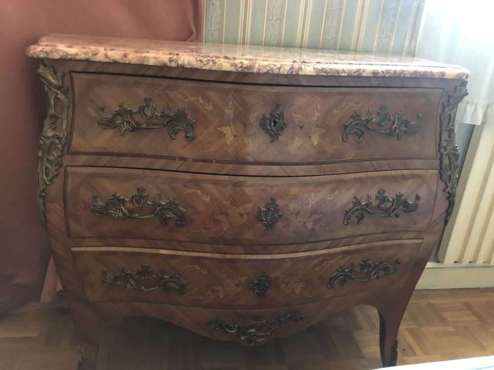 Commode Louis XV galb�e 400 Enghien-les-Bains (95)