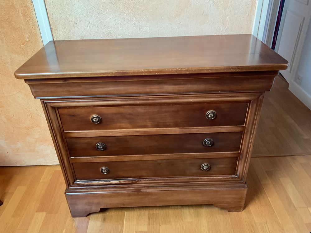 Commode Louis-Philippe en merisier massif patin�. 250 La M�zi�re (35)