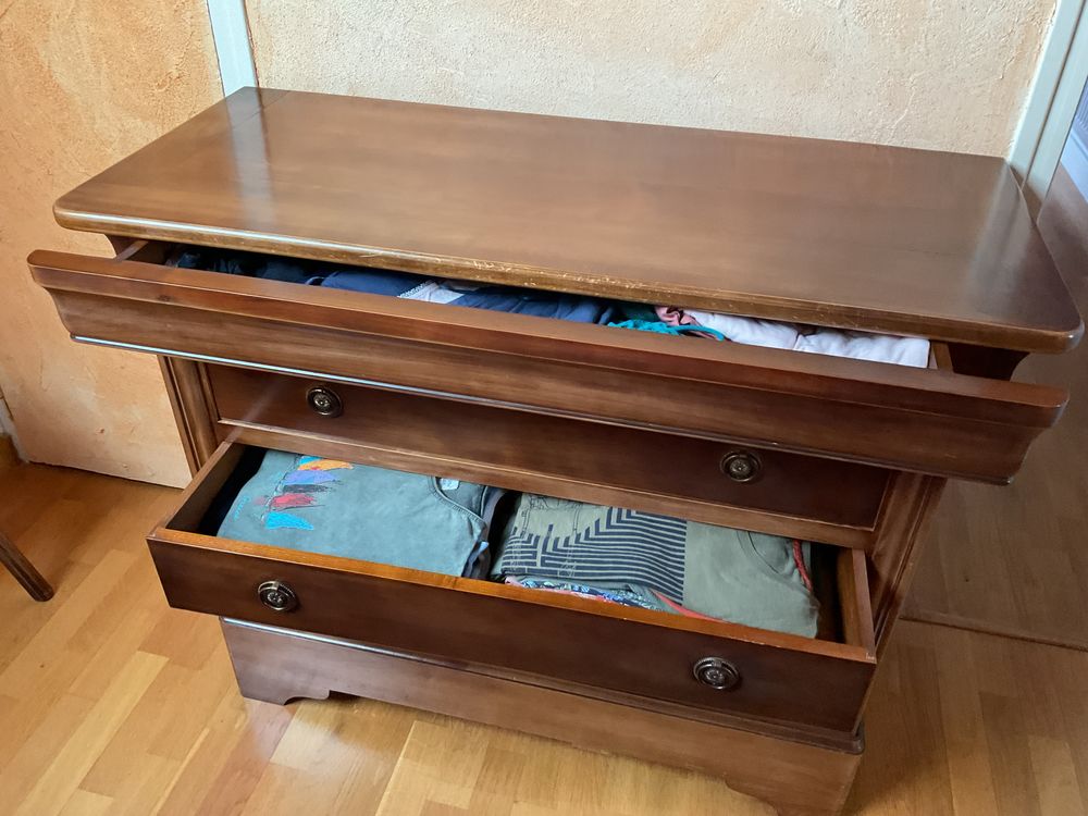 Commode Louis-Philippe en merisier massif patin�. 250 La M�zi�re (35)