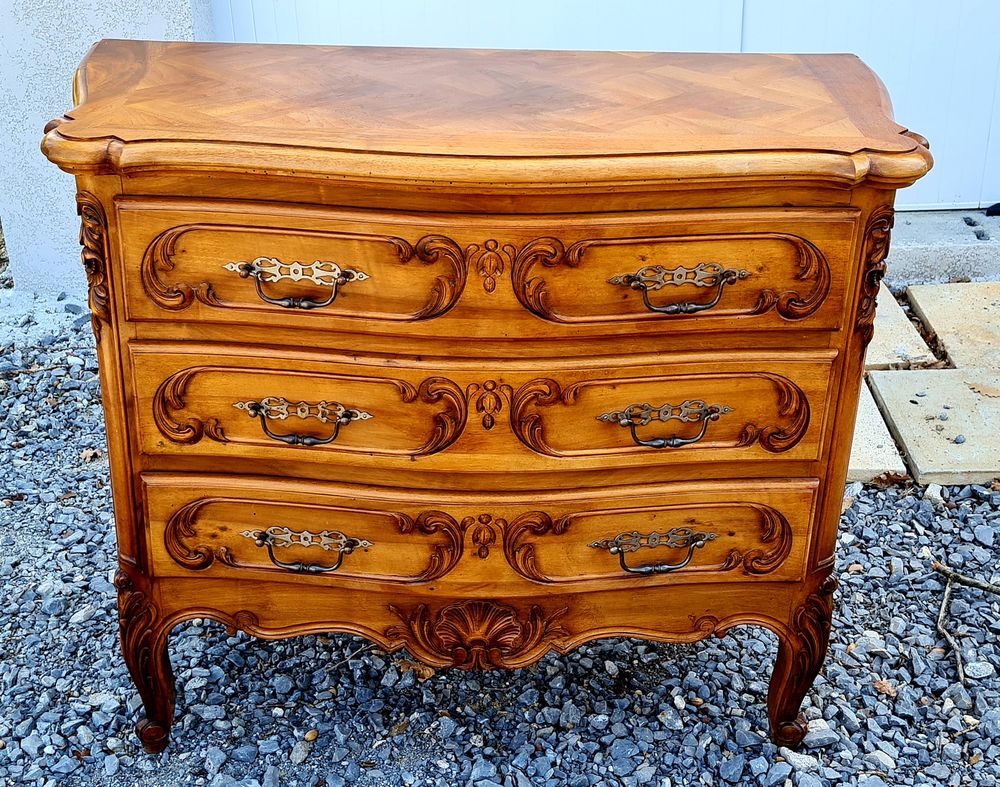 Commode en noyer massif, type proven�al, style LXV 290 Saint-Jean-de-Crieulon (30)