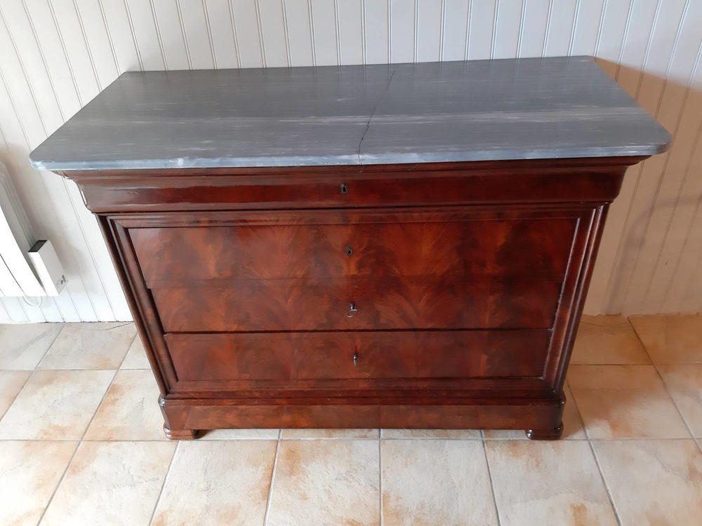 Commode restauration en acajou 250 Saint-Beno�t (86)
