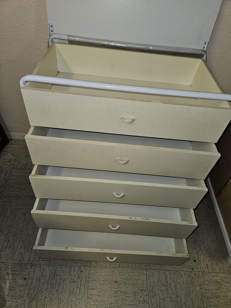 Commode 5 tiroirs
L 77 cm x H 88 cm 10 Savigny-le-Temple (77)