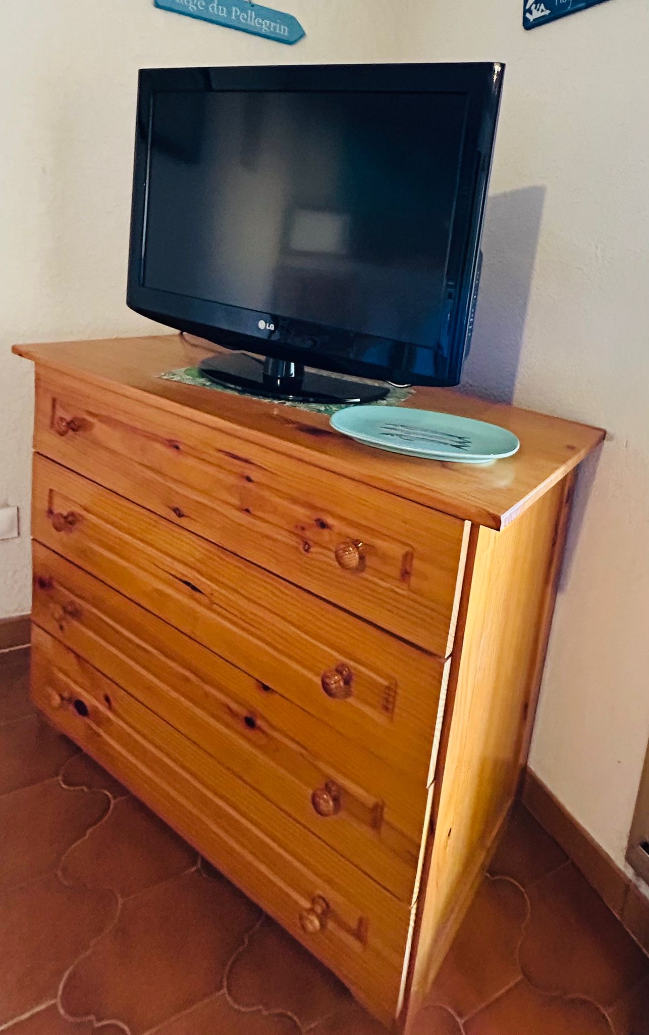 Commode pin 30 La Londe-les-Maures (83)