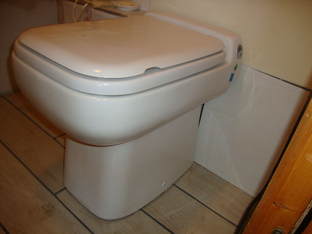 WC Compact cuvette avec broyeur int�gr� 170 M�olans-Revel (04)