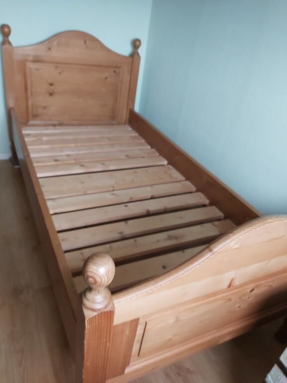 Lit complet en bois de chez Interior's pour 1 personne 90 Sergines (89)